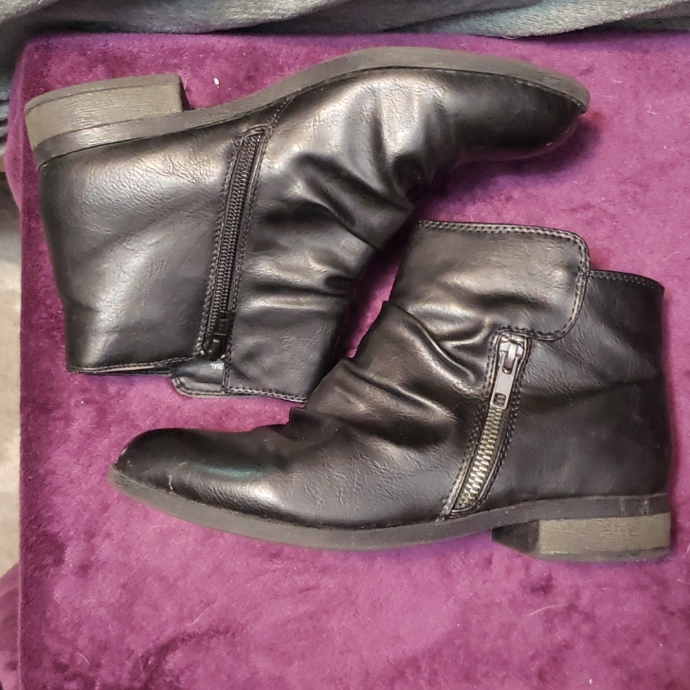 Diba Black Ankle Boots 7.5M Cute Booties